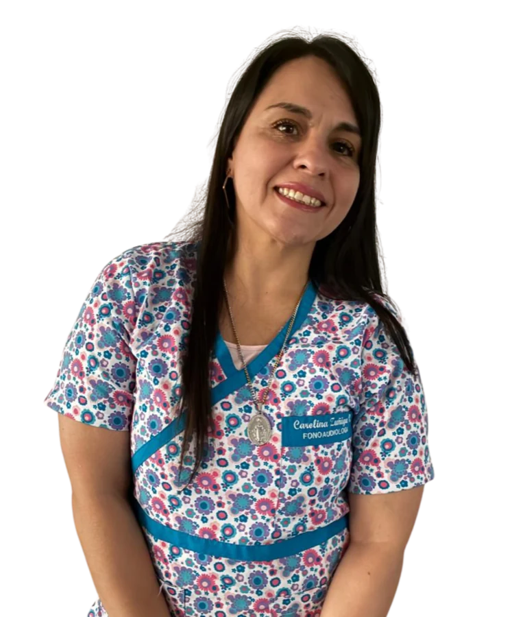 Carolina Zúñiga con uniforme de trabajo